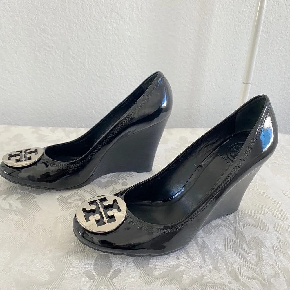 Tory Burch Black patent leather wedge Pumps